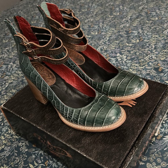 Freebird Randi Turquoise Blue Croc-Embossed Ankle Boots NIB - Picture 3 of 5